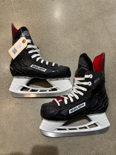 Junior Bauer NS Hockey Skates Regular Width Size 1 (Used)