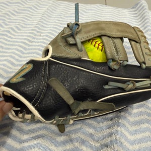 Marucci RH Infield Softball Glove 11" (Used)