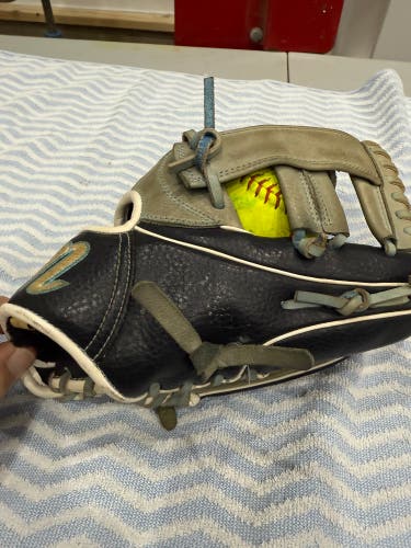 Marucci RH Infield Softball Glove 11" (Used)