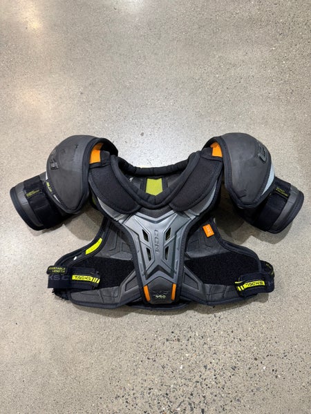 Medium Junior CCM XF Pro Shoulder Pads (Used)