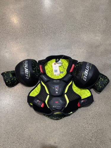 Small Junior Bauer Vapor 3X Shoulder Pads (Used)