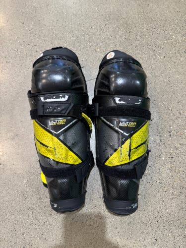 Junior Bauer Supreme Ultrasonic Shin Pads 10" (Used)