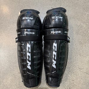 Junior CCM Tacks 9550 Shin Pads 11" (Used)