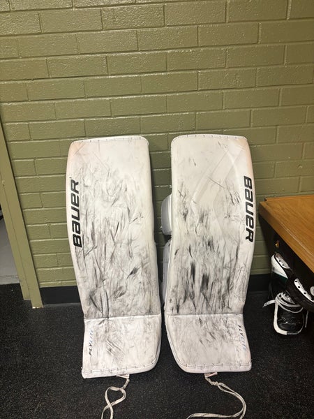 Medium Bauer FlyLite Goalie Leg Pads (Used)
