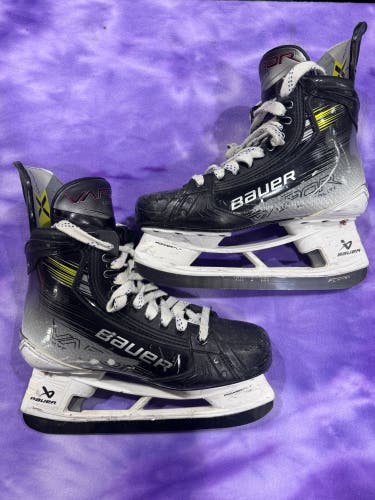 Senior Bauer Vapor Hyperlite 2 Hockey Skates 8 (Used)