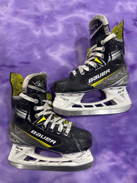 Junior Bauer Vapor X4 Hockey Skates Extra Wide Width Size 1 (Used)