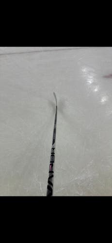 Intermediate Bauer Vapor Hyperlite 2 Right Handed Hockey Stick P92 55 Flex (New)