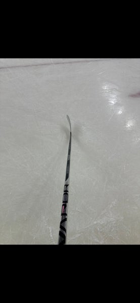 Intermediate Bauer Vapor Hyperlite 2 Right Handed Hockey Stick P92 55 Flex (New)