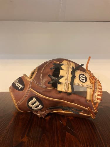 Wilson A2000 RH Infield Baseball Glove 11.75" (Used)