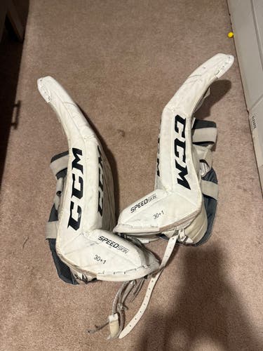 30" CCM EFlex 5 Goalie Leg Pads (Used)