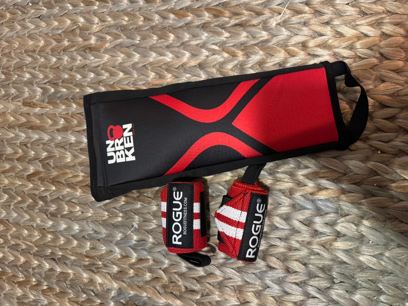 Rouge wrist wraps and calf cover ()