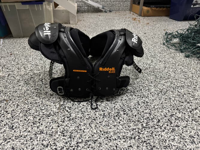 Extra Large Youth Riddell Blaze Shoulder Pads (Used)