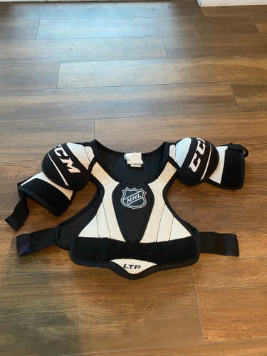 Men's XS Youth CCM Shoulder Pads (Used)