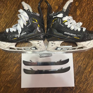 [Free Shipping] Bauer Supreme M5 Pro Hockey Skates Size 3.5 (EE) (Used) WITH UNUSED FLY-Ti BLADES