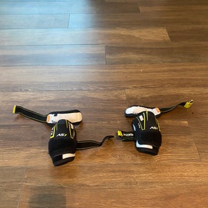 Youth Small CCM Elbow Pads (Used)