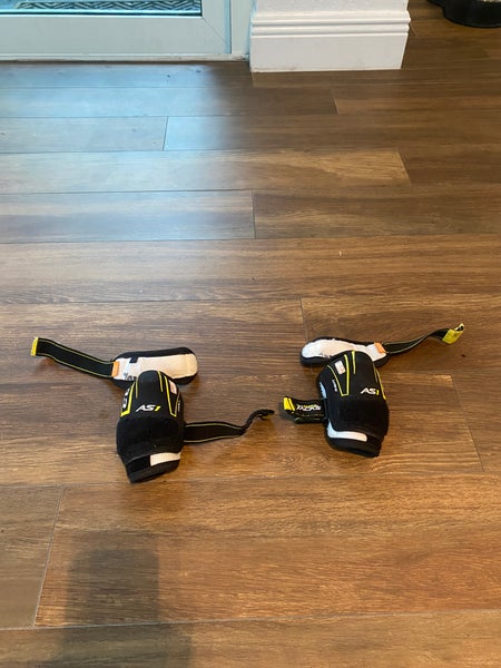 Youth Small CCM Elbow Pads (Used)