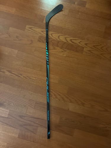 Senior Bauer Pulse Right Handed Hockey Stick P28 70 Flex (New)