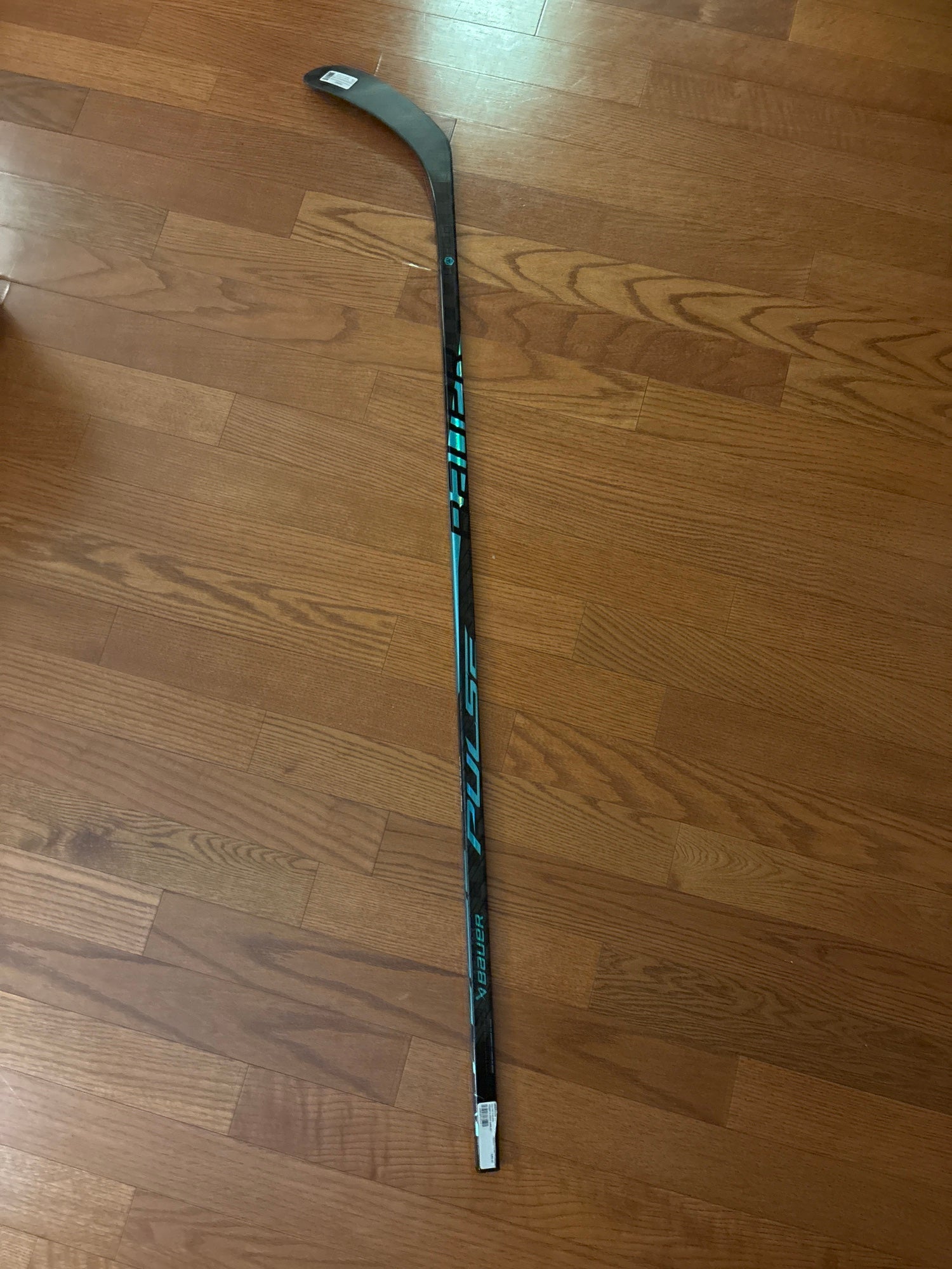 Senior Bauer Pulse RH Hockey Stick P28 70 Flex (New 