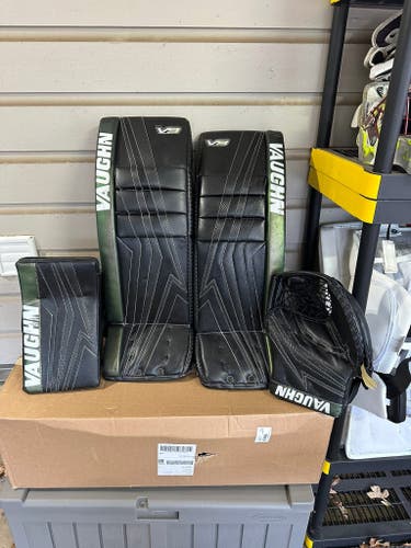 32" Vaughn V9 Pro Carbon Regular Goalie Full Set Pro Stock (Used)