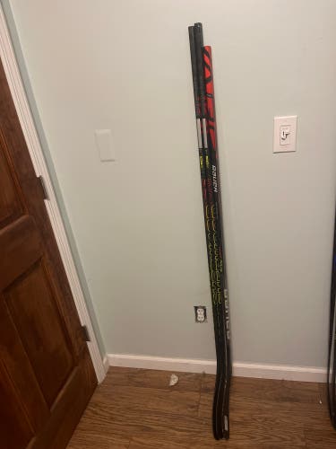 Intermediate Bauer Vapor FlyLite Right Handed Hockey Stick Mid Pattern 65 Flex (Used)