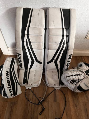 30" Vaughn V9 Regular Goalie Full Set (Used)