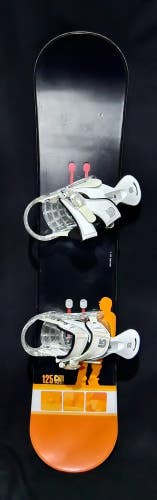 FORUM JEREMY JONES SNOWBOARD SIZE 125 CM WITH BURTON SMALL BINDINGS