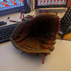 Infield RH Louisville Slugger LPS55 Baseball Glove 10.5" (Used)