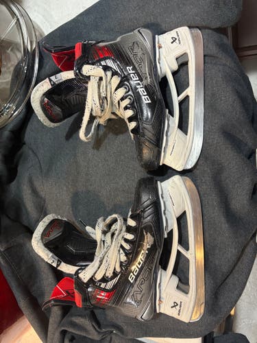2025 Bauer X5 pro Hockey Skates Regular Width Pro Stock Size 2 (Used)