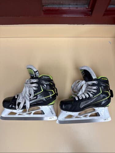 Bauer GSX Hockey Goalie Skates Regular Width Size 2 (Used)