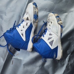 Blue Unisex 3.5Y (Big Kids / Youth) Youth Shoes (Used)