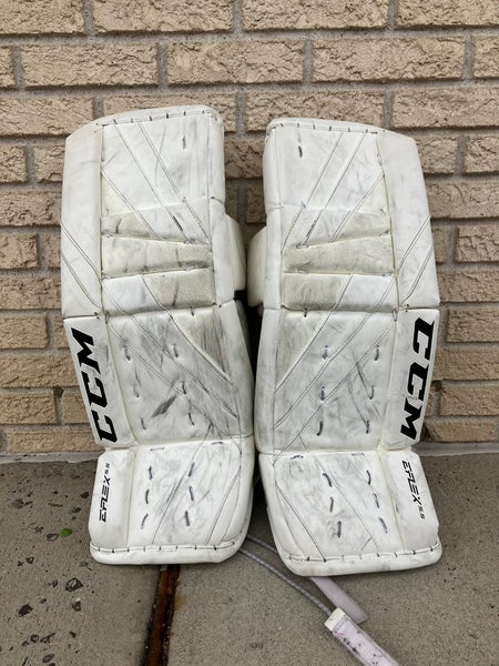 26+1 Junior CCM Extreme Flex 5.5 Goalie Leg Pads (Used)