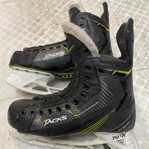 CCM Tacks Hockey Skates Regular Width 8 (Used)
