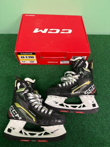 Intermediate CCM AS-V Pro Hockey Skates (Tapered) Size 6.5 (New)