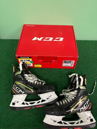 Senior CCM AS-V Pro Hockey Skates (Regular) Size 10.5 (New)