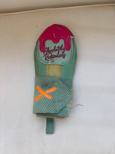 Miami ice  Adult/ kid ARIA SLIDING MITT lightly used