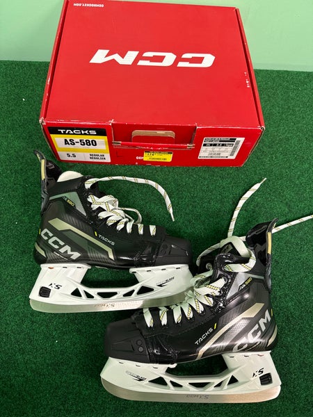 Intermediate CCM Tacks AS-580 Hockey Skates (Regular) Size 5.5 (New)