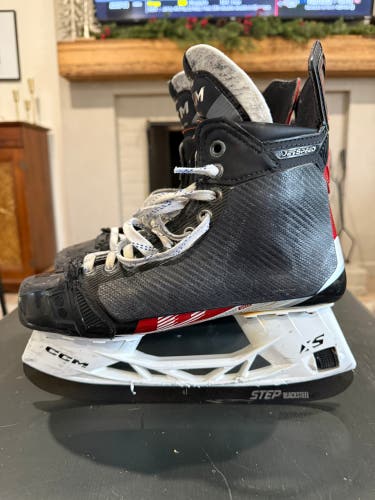 2021 CCM JetSpeed FT4 Pro Hockey Skates Regular Width 7 (Used)