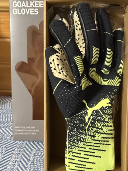 Large Puma Goalie Gloves (New)