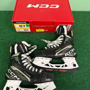 Intermediate CCM AS-V Hockey Skates (Regular) Size 5.5 (New)