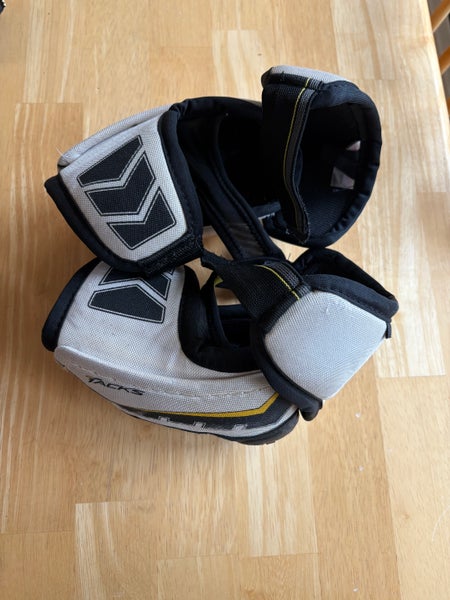 Junior Medium CCM 4052 Elbow Pads (Used)