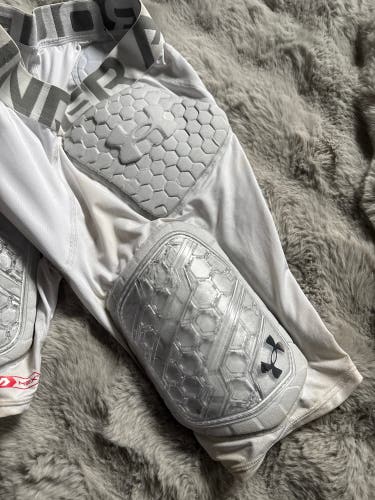 Medium Adult Under Armour (Used)