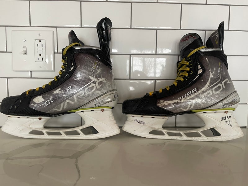 Bauer Vapor Hyperlite Hockey Skates 10 (Used)