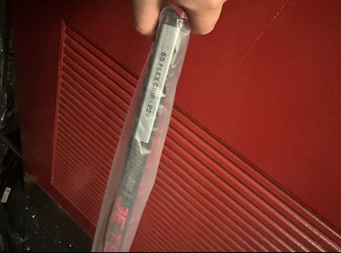 Intermediate CCM JetSpeed Team Right or Left Handed Hockey Stick P29 65 Flex (New)