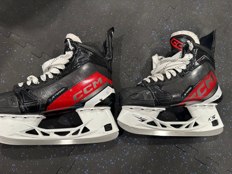 CCM JetSpeed FT680 Hockey Skates Wide Width 6 (Used)