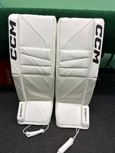 White Intermediate CCM EFlex 6.9 Goalie Leg Pads (New) | 30"+1"