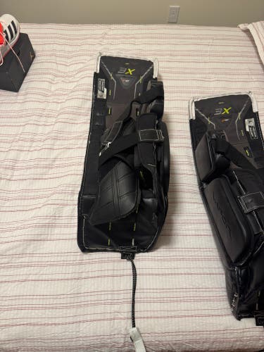 Large 2022 Bauer Vapor 3X Goalie Leg Pads (Used)