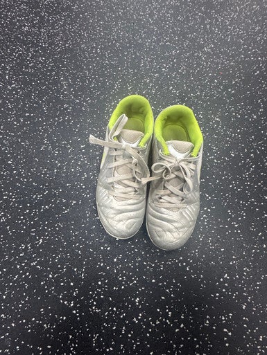 Used Nike Soccer Indoor Shoes Grey Junior 03 11849-S000033849