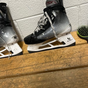 2023 Bauer Vapor Hyperlite 2 Hockey Skates Regular Width Pro Stock Size 6.5 (Used)