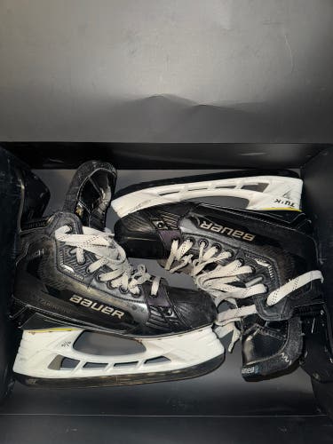 2022 Bauer Supreme Mach Hockey Skates Regular Width 7.5 (Used)