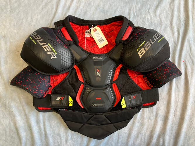 Large Intermediate Bauer Vapor 3X Shoulder Pads (Used)